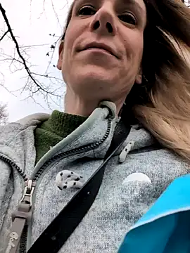 Snapshot of NaomiAndFriends chatting on 12/09/24, 10:43 NaomiAndFriends online show from 12/09/24, 10:43