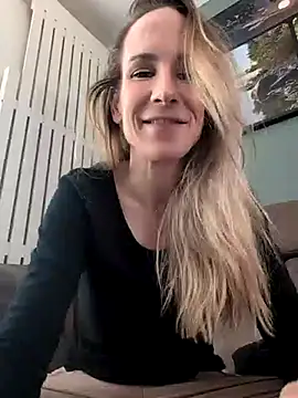 Snapshot of NaomiAndFriends chatting on 02/05/25, 02:16 NaomiAndFriends online show from 02/05/25, 02:16