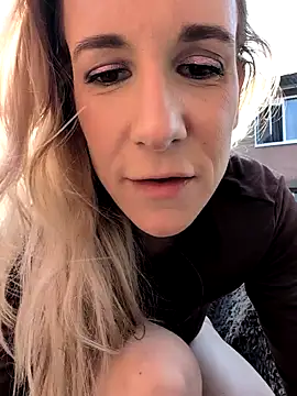 Snapshot of NaomiAndFriends chatting on 03/09/25, 01:59 NaomiAndFriends online show from 03/09/25, 01:59