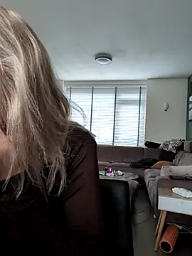 Snapshot of NaomiAndFriends chatting on 10/22/25, 09:20 NaomiAndFriends online show from 10/22/25, 09:20