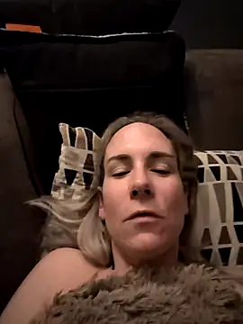 Snapshot of NaomiAndFriends chatting on 12/02/25, 05:24 NaomiAndFriends online show from 12/02/25, 05:24