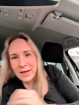 Snapshot of NaomiAndFriends chatting on 02/24/26, 07:39 NaomiAndFriends online show from 02/24/26, 07:39