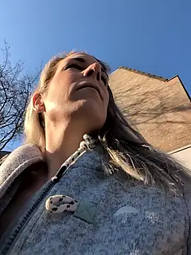 Snapshot of NaomiAndFriends chatting on 03/03/26, 08:42 NaomiAndFriends online show from 03/03/26, 08:42