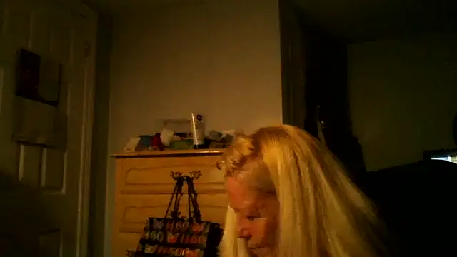 Snapshot of XTRAHORNYONE chatting on 09/30/25, 01:43 XTRAHORNYONE online show from 09/30/25, 01:43