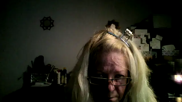 Snapshot of XTRAHORNYONE chatting on 10/06/25, 12:52 XTRAHORNYONE online show from 10/06/25, 12:52