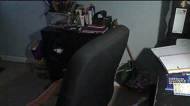 XTRAHORNYONE online show from 11/18/25, 05:01