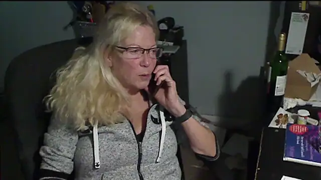 Snapshot of XTRAHORNYONE chatting on 11/26/25, 03:40 XTRAHORNYONE online show from 11/26/25, 03:40