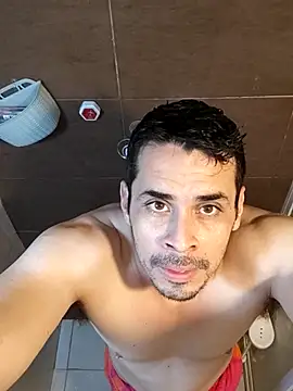 Snapshot of towers_j chatting on 02/14/25, 06:19 towers j online show from 02/14/25, 06:19