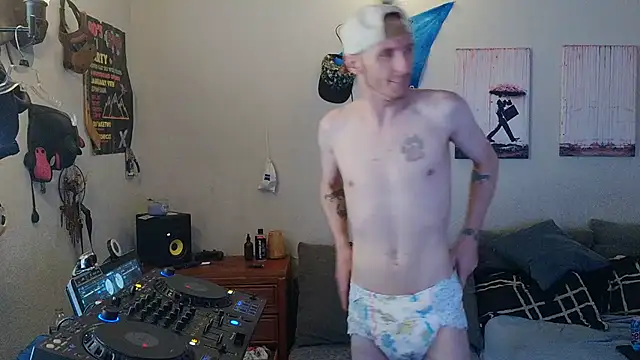 Snapshot of pyrowuff chatting on 07/17/26, 11:53 pyrowuff online show from 07/17/26, 11:53