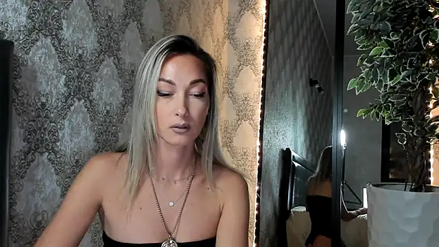 StarryHanna online show from 02/28/25, 06:41