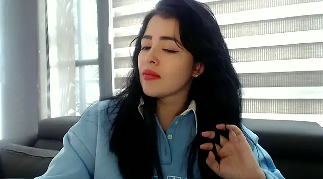 Snapshot of Aleska__Bell chatting on 02/04/25, 04:29 Aleska Bell online show from 02/04/25, 04:29