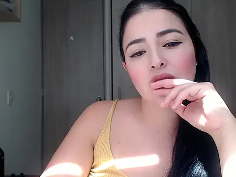 Snapshot of Aleska__Bell chatting on 09/23/25, 02:53 Aleska Bell online show from 09/23/25, 02:53