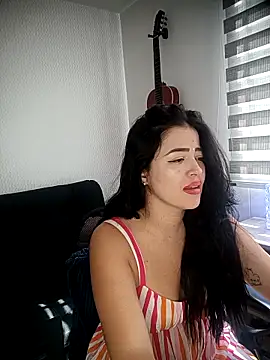 Snapshot of Aleska__Bell chatting on 09/29/25, 02:33 Aleska Bell online show from 09/29/25, 02:33