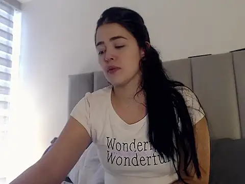 Snapshot of Aleska__Bell chatting on 12/05/25, 08:27 Aleska Bell online show from 12/05/25, 08:27