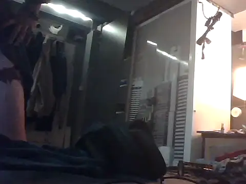 Snapshot of Slutviki69 chatting on 10/27/25, 10:36 Slutviki69 online show from 10/27/25, 10:36