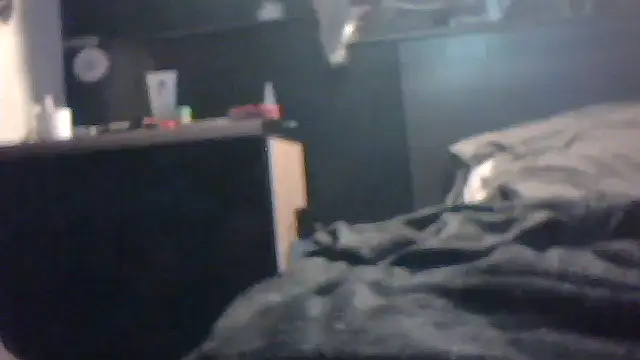 Snapshot of Slutviki69 chatting on 10/31/25, 10:44 Slutviki69 online show from 10/31/25, 10:44