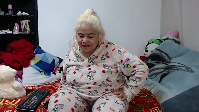 estrellita fugaz16x online show from 12/31/24, 02:40