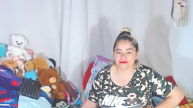 estrellita fugaz16x online show from 09/15/25, 03:39