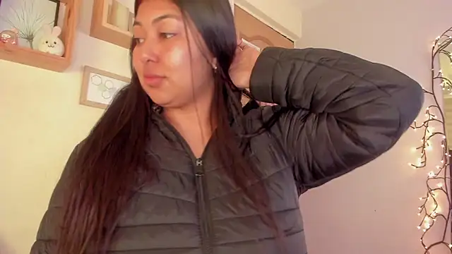 Snapshot of Pocahontas_power chatting on 12/04/24, 09:13 Pocahontas power online show from 12/04/24, 09:13