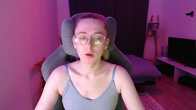 Snapshot of AnabelFrel chatting on 11/16/25, 01:11 AnabelFrel online show from 11/16/25, 01:11