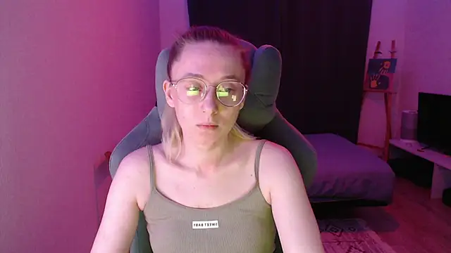 Snapshot of AnabelFrel chatting on 11/23/25, 01:05 AnabelFrel online show from 11/23/25, 01:05