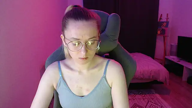 Snapshot of AnabelFrel chatting on 12/04/25, 01:26 AnabelFrel online show from 12/04/25, 01:26