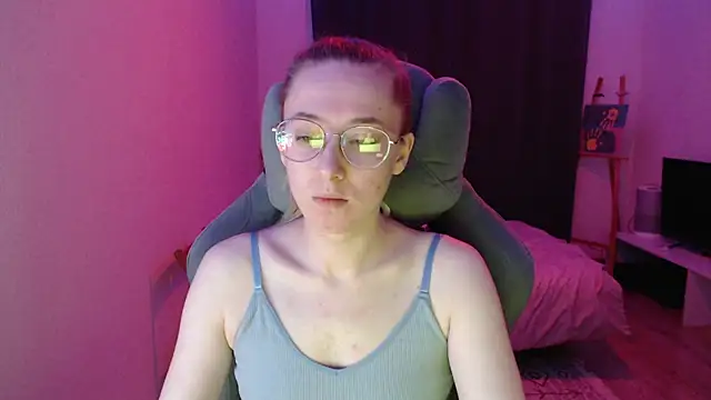 Snapshot of AnabelFrel chatting on 12/14/25, 01:11 AnabelFrel online show from 12/14/25, 01:11