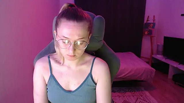 Snapshot of AnabelFrel chatting on 12/18/25, 01:11 AnabelFrel online show from 12/18/25, 01:11