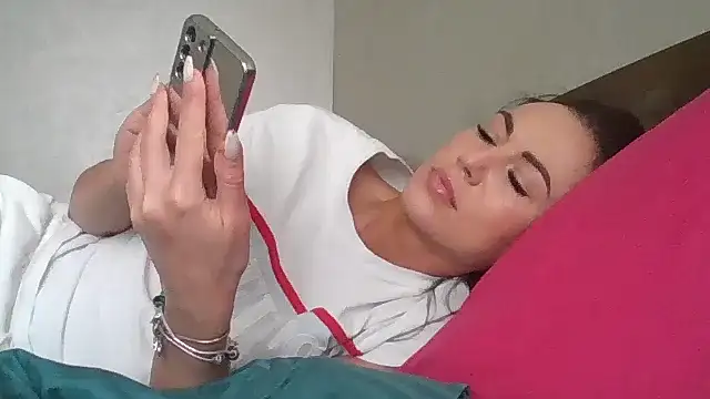 JulianaGold1 online show from 02/06/25, 12:05