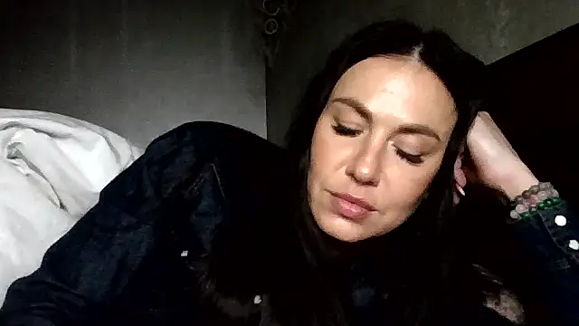 JulianaGold1 online show from 05/03/26, 06:25