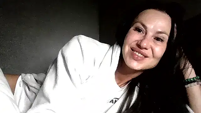 Snapshot of JulianaGold1 chatting on 06/18/26, 09:08 JulianaGold1 online show from 06/18/26, 09:08