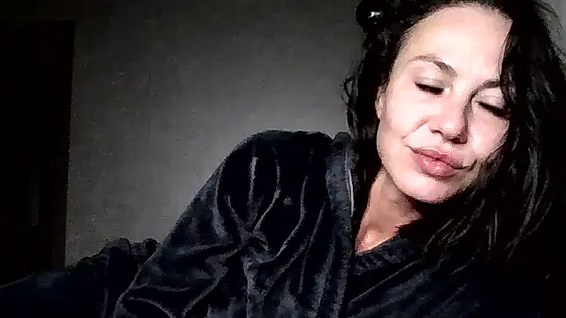 Snapshot of JulianaGold1 chatting on 07/11/26, 10:55 JulianaGold1 online show from 07/11/26, 10:55