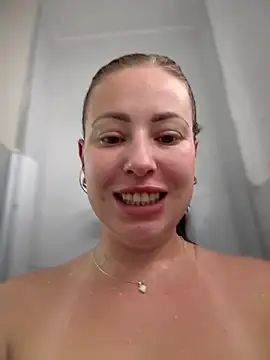 Snapshot of AlisaWhite chatting on 10/05/25, 10:57 AlisaWhite online show from 10/05/25, 10:57
