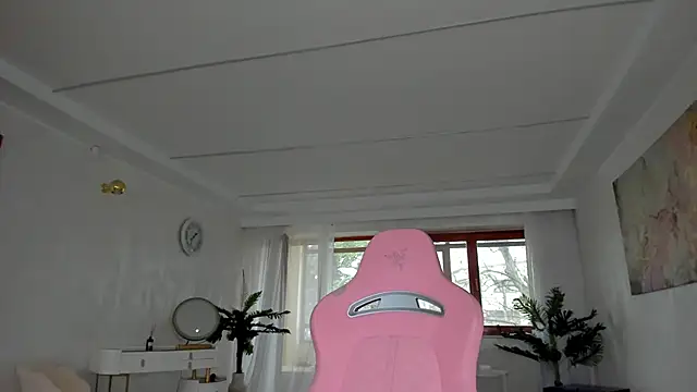 TiffanyHouston  online show from 02/03/25, 06:45