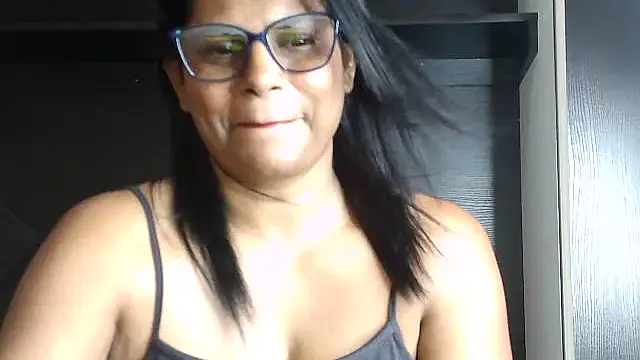 Snapshot of sunshinelady_ chatting on 11/21/25, 10:14 sunshinelady online show from 11/21/25, 10:14