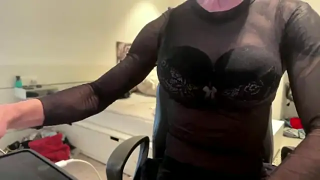 Snapshot of pocker498 chatting on 03/02/26, 08:21 pocker498 online show from 03/02/26, 08:21