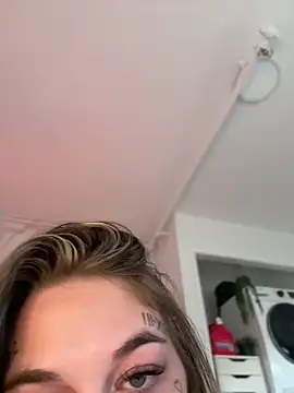 Snapshot of chloetease chatting on 12/04/24, 03:10 chloetease online show from 12/04/24, 03:10