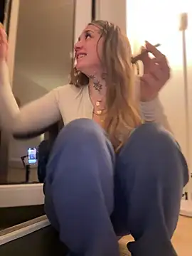 Snapshot of chloetease chatting on 12/16/24, 11:39 chloetease online show from 12/16/24, 11:39