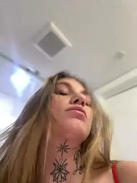 Snapshot of chloetease chatting on 02/25/25, 06:36 chloetease online show from 02/25/25, 06:36