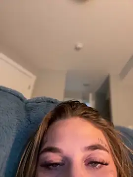 Snapshot of chloetease chatting on 03/04/25, 02:49 chloetease online show from 03/04/25, 02:49