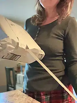 MaiseKnox online show from 12/12/24, 10:42