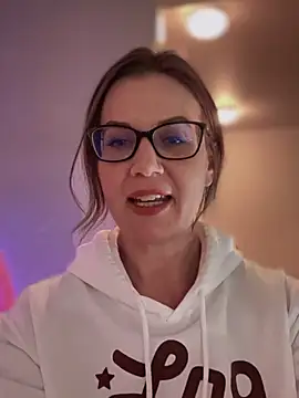 MaiseKnox online show from 12/29/24, 06:49