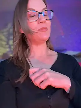 MaiseKnox online show from 02/25/25, 02:03