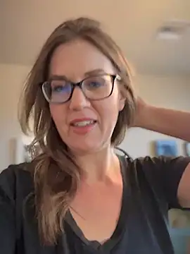 MaiseKnox online show from 03/15/25, 10:11