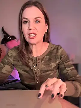 MaiseKnox online show from 10/11/25, 11:47