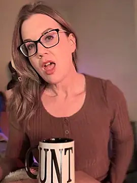 MaiseKnox online show from 10/14/25, 10:10