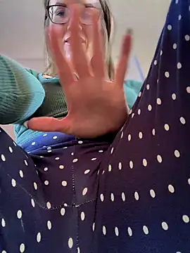 MaiseKnox online show from 10/24/25, 10:50