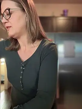 MaiseKnox online show from 11/11/25, 09:59