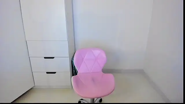 Snapshot of MiaStripDance chatting on 02/10/25, 05:41 MiaStripDance online show from 02/10/25, 05:41