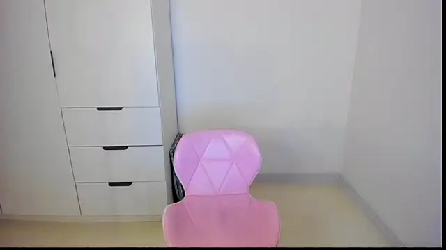 Snapshot of MiaStripDance chatting on 11/02/25, 05:15 MiaStripDance online show from 11/02/25, 05:15